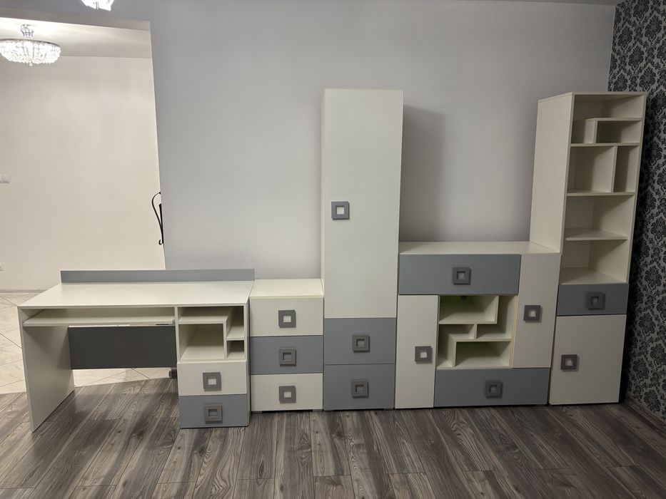 Meble młodzieżowe dziecięce - komoda szafka słupek biurko