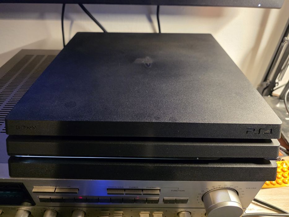 Sprzedam PS 4 Pro 1.tb Plus 13 Gier