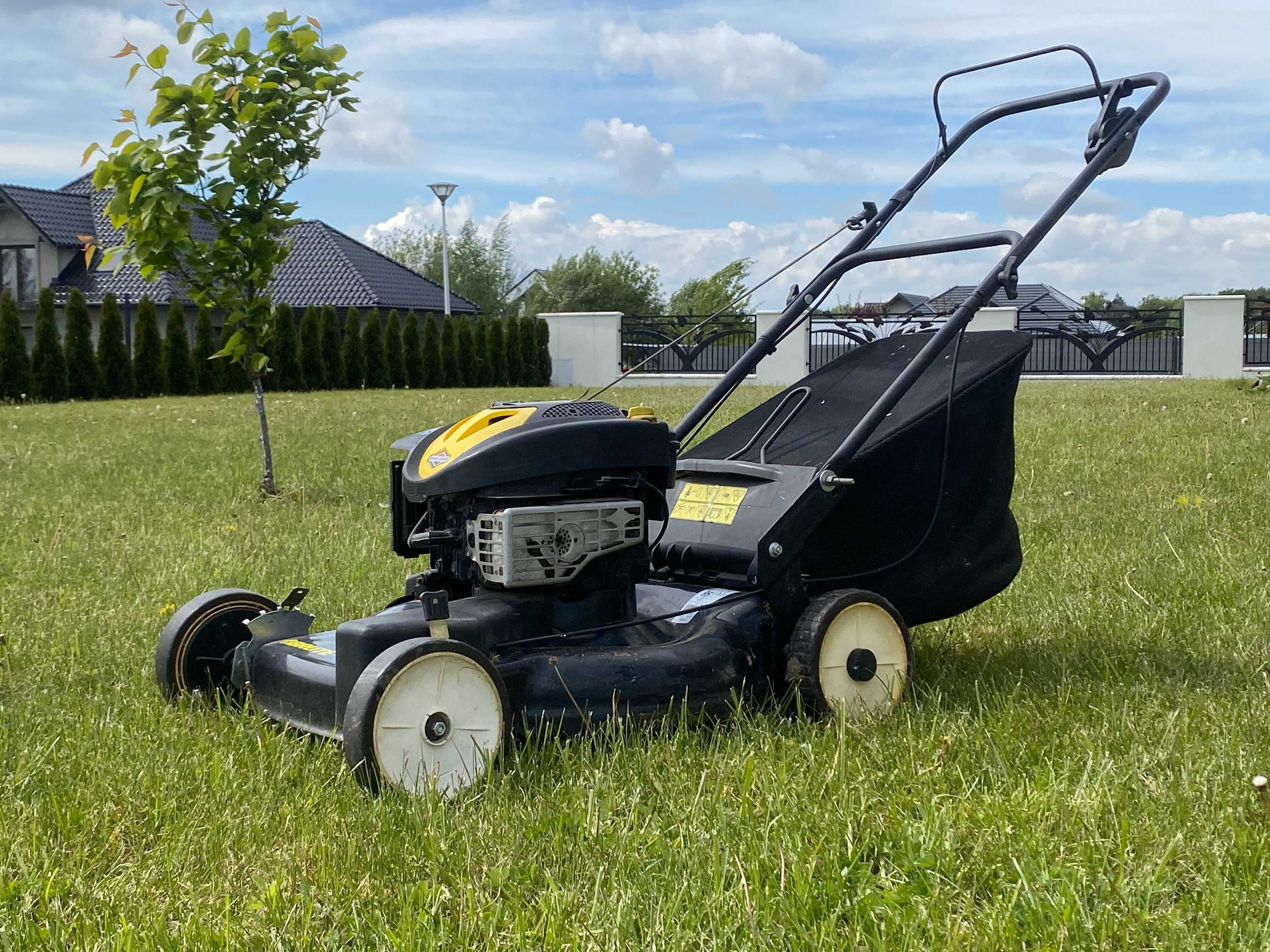 Kosiarka BRUTE z silnikiem BRIGGS & STRATTON z napędem