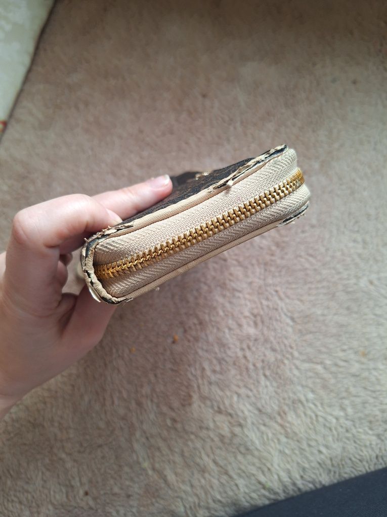Portfel marki Guess