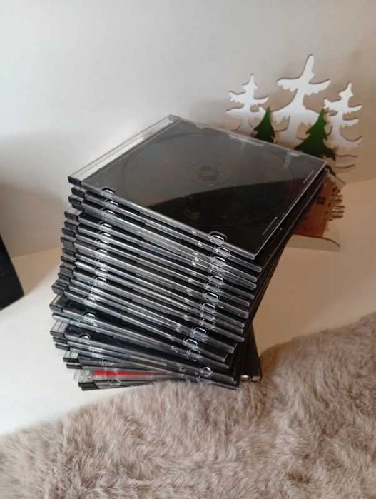 Puste opakowania na płyty CD