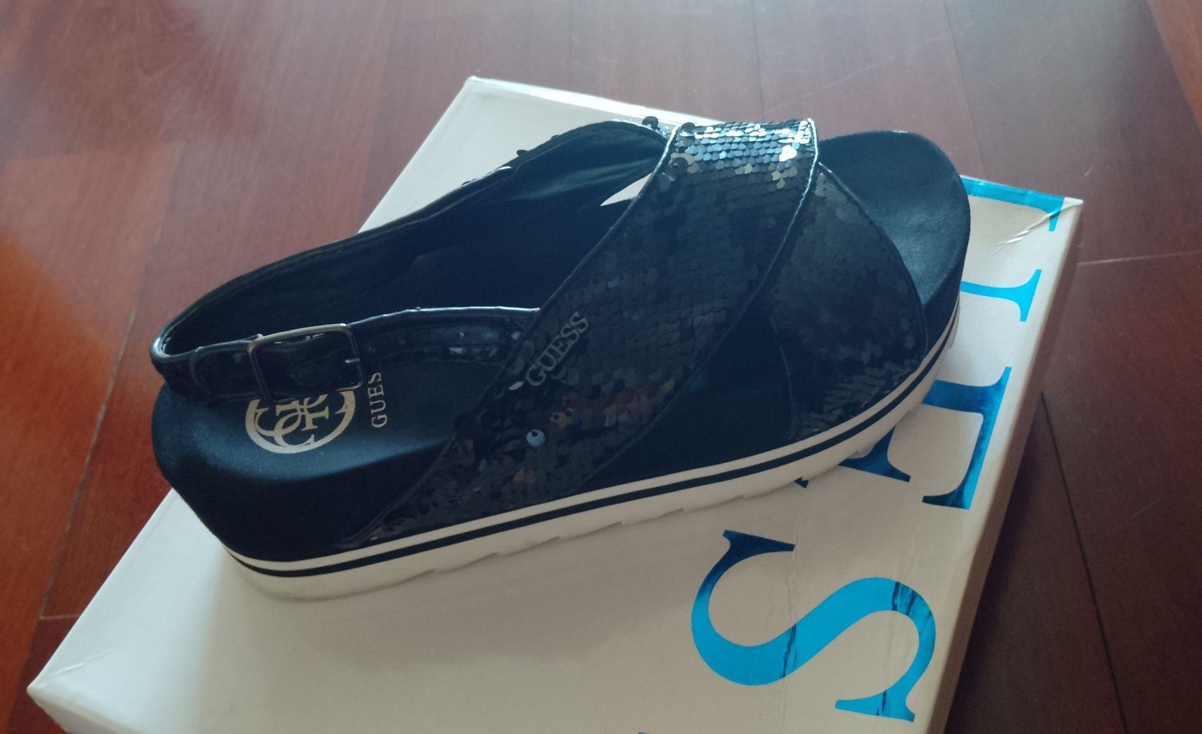 Sandália Guess tamanho 38