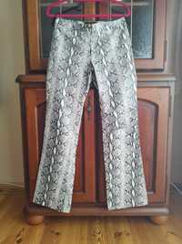 Skórzane spodnie poszerzane Karen Millen wężowy wzór XS/S