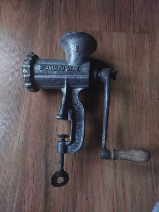 Maszynka do mielenia mięsa zabytkowa