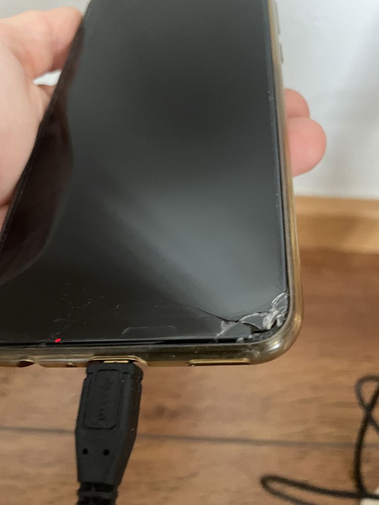 Telefon huawei uszkodzony ekran.