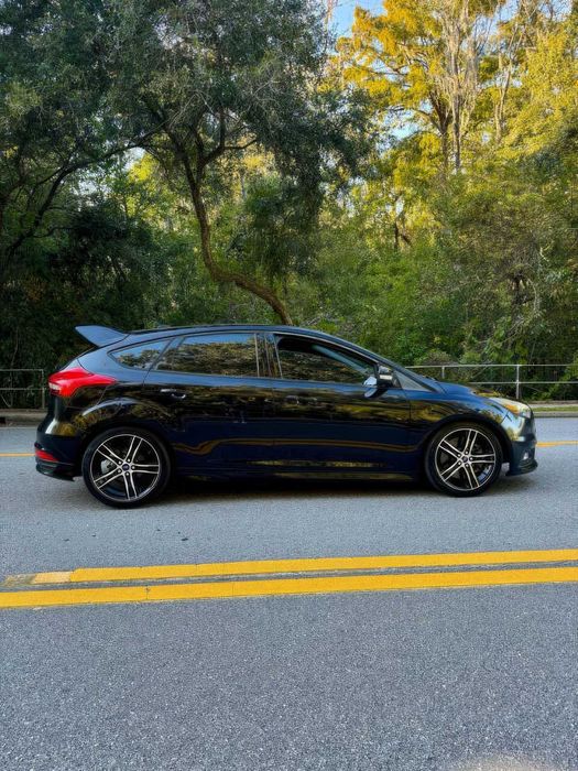 Ford Focus ST      2016