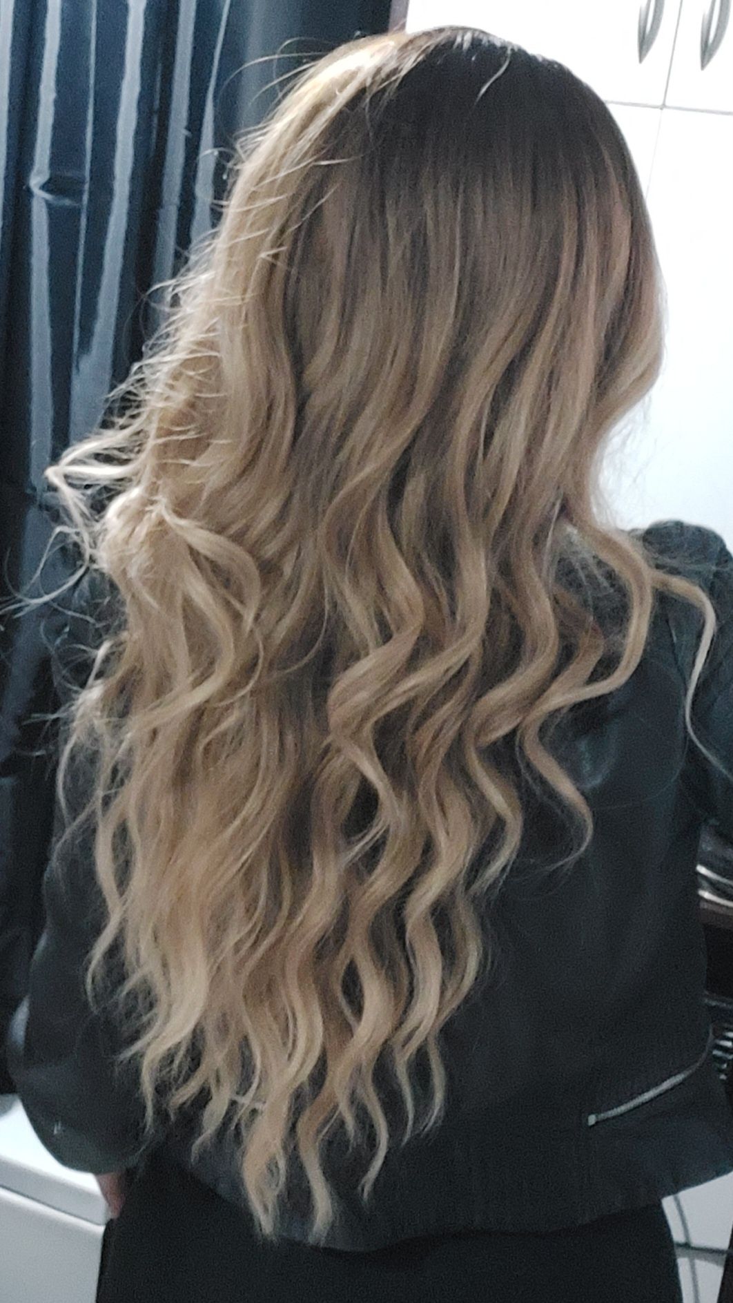 Peruka długie włosy syntetyczne, fale. Blond/naturalny blond/brąz