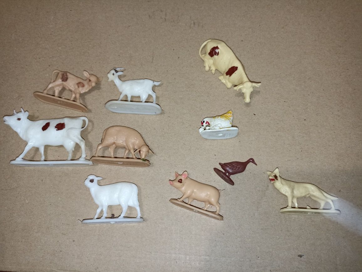 Figurki 3 indian i 3 kowboi z 14 zwierzętami hodowlanymi