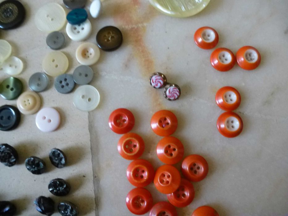 Lote de botões , antigos e recentes