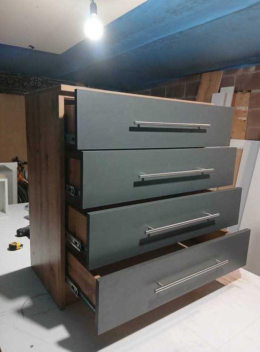 Комод та приліжкові тумби з ДСП нові