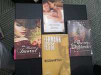 Livros variados.