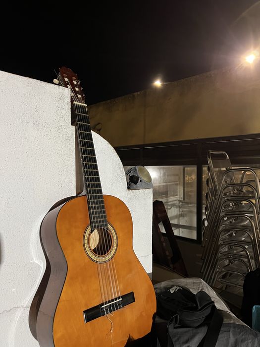 Guitarra suzuki de madeira