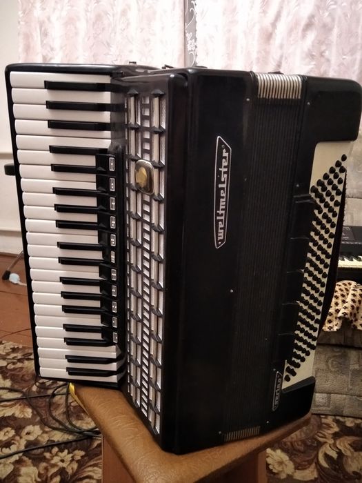 Акордеони для музичних  шкіл  музикантів.є всі розміри 1/2.3/4.7/8.4/4