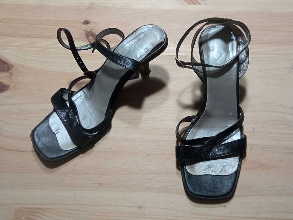 Sapatos De Salto Pretos