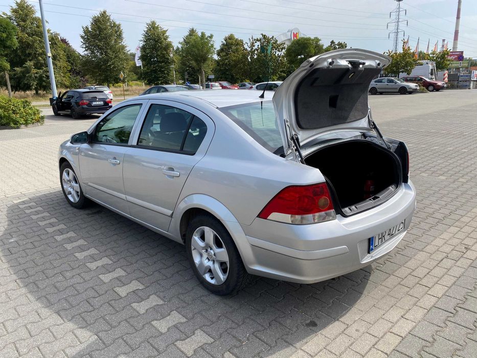 Opel Astra H 2008r Sedan, 1.6 Benzyna