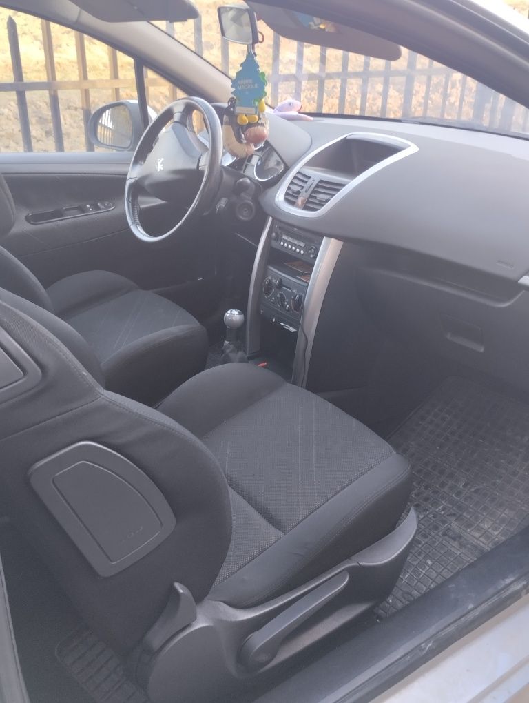 Sprzedam Peugeot 207