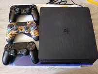 PlayStation 4 plus 3 pady