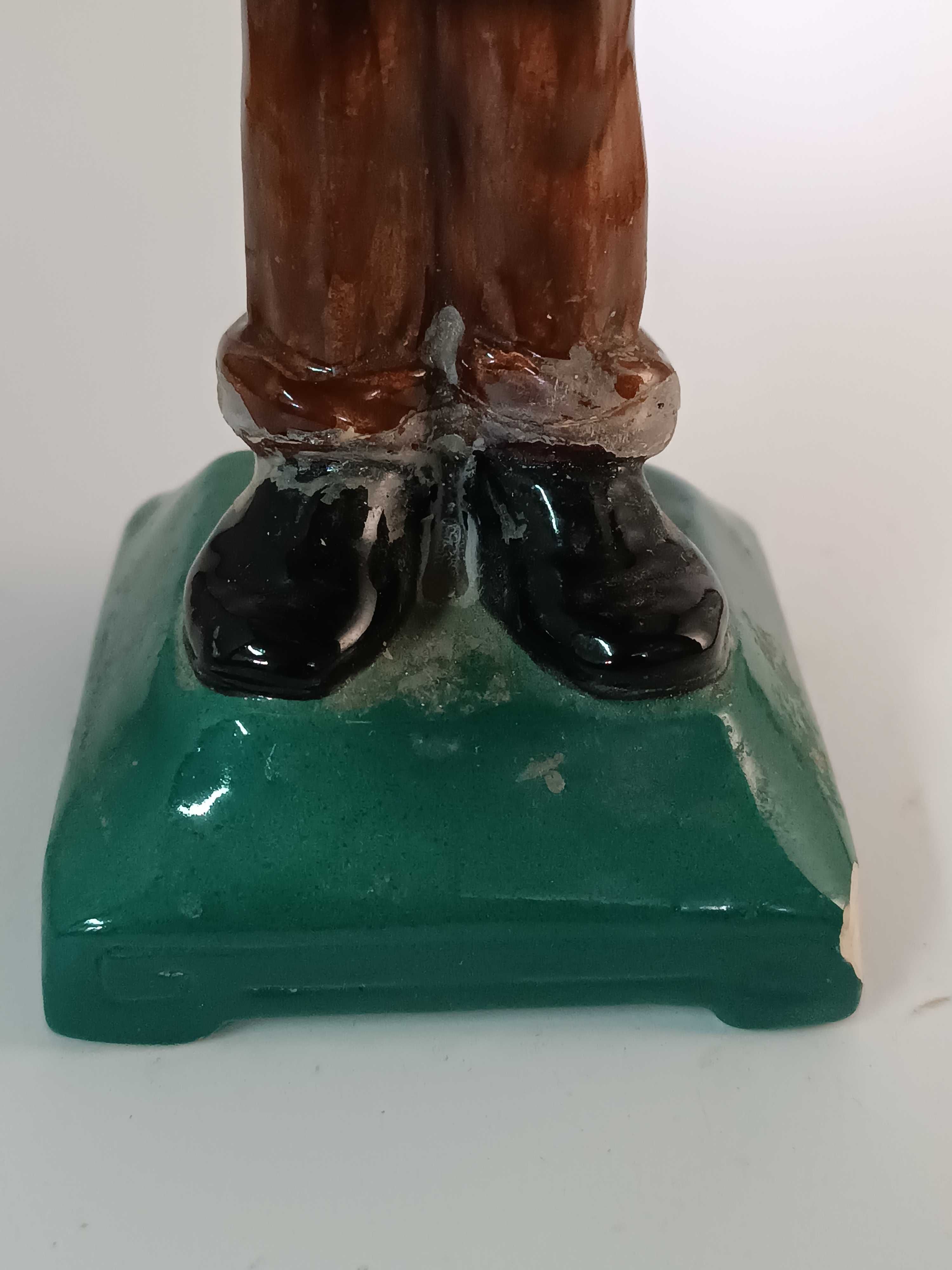 Figura de movimento Zé Povinho em faiança das Caldas. Para restauro