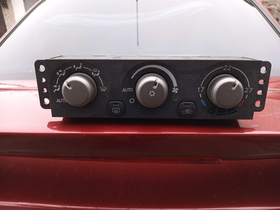 Блок управления кондиционером Лансер 9 в рабочем состоянии