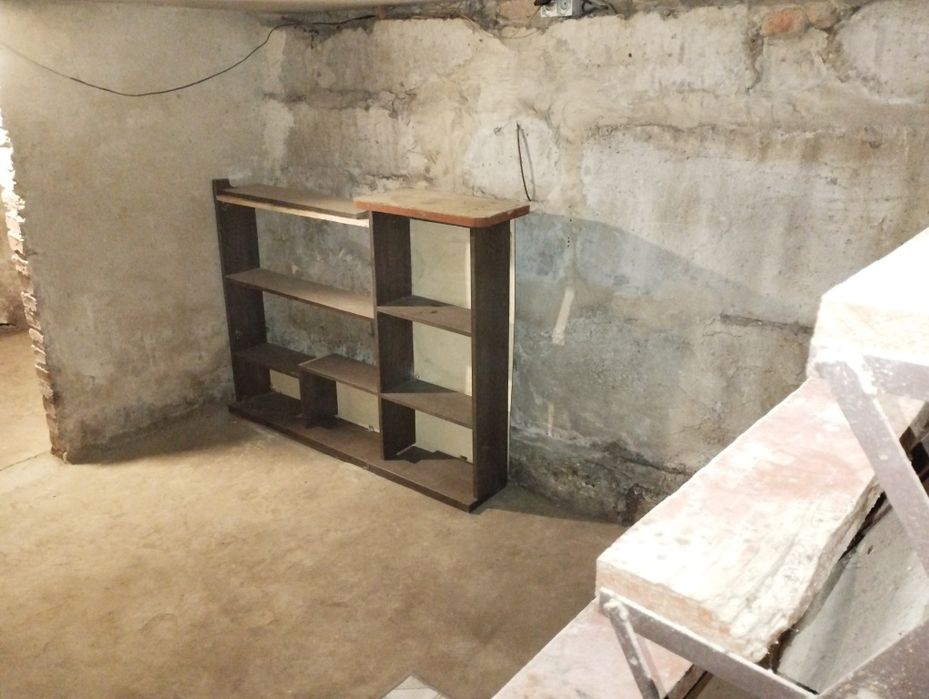 Оренда гаража під склад та автомобіль