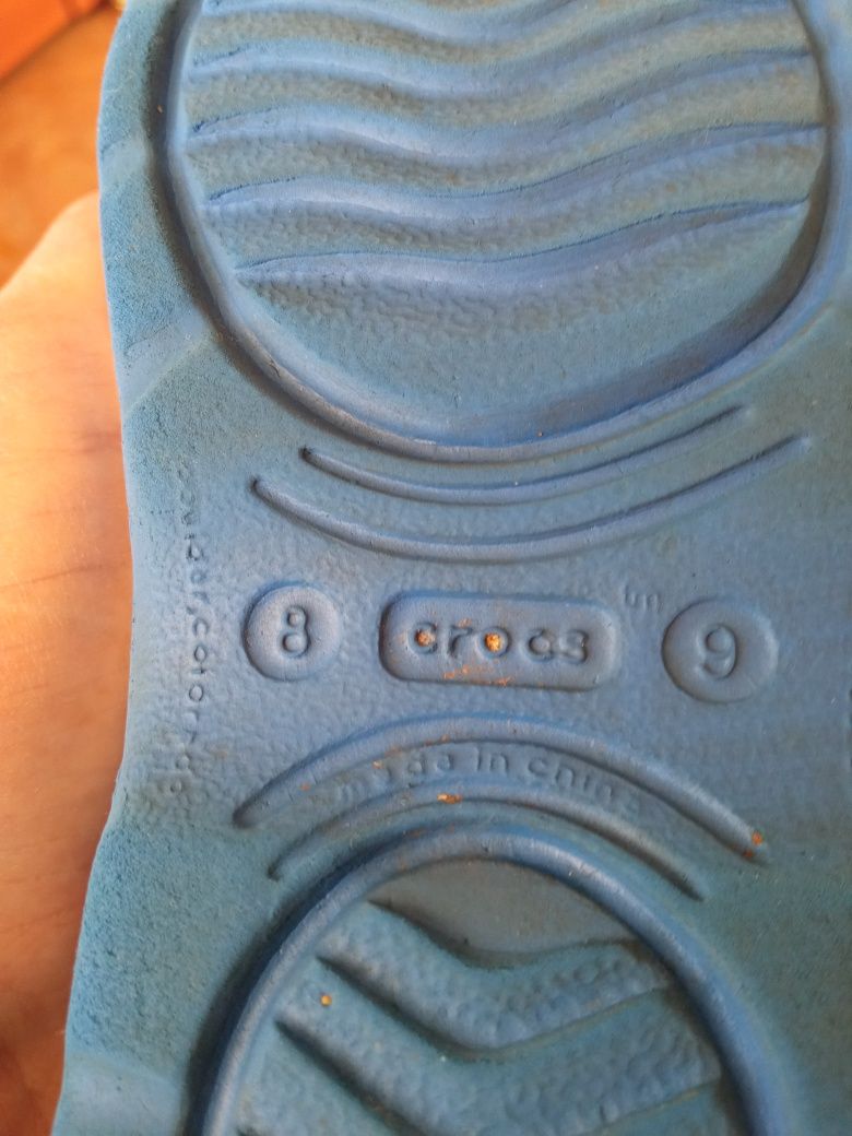 Продам детские сапожки и босоножки Crocs.