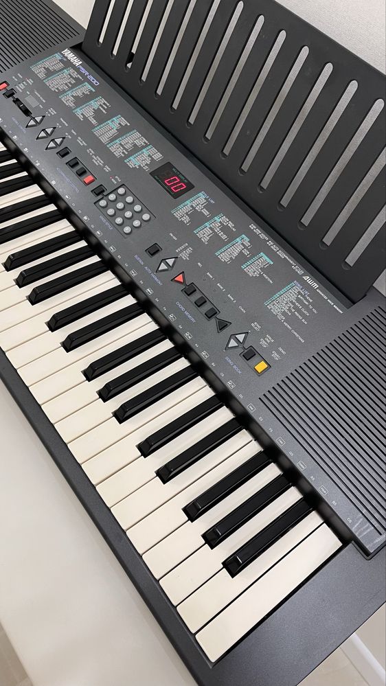 Синтезатор Yamaha PSR 200
