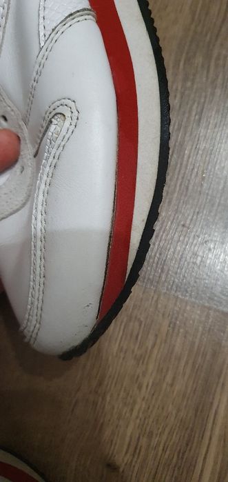 Віддам жіночі кросівки 36р.