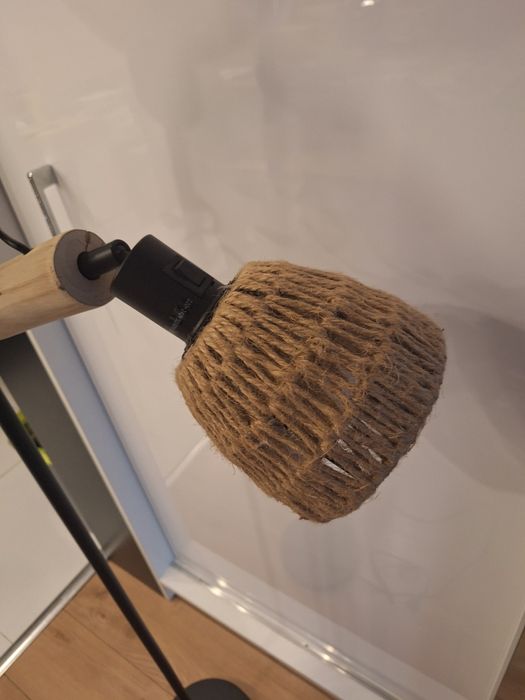 Lampa podłogowa z wikliną