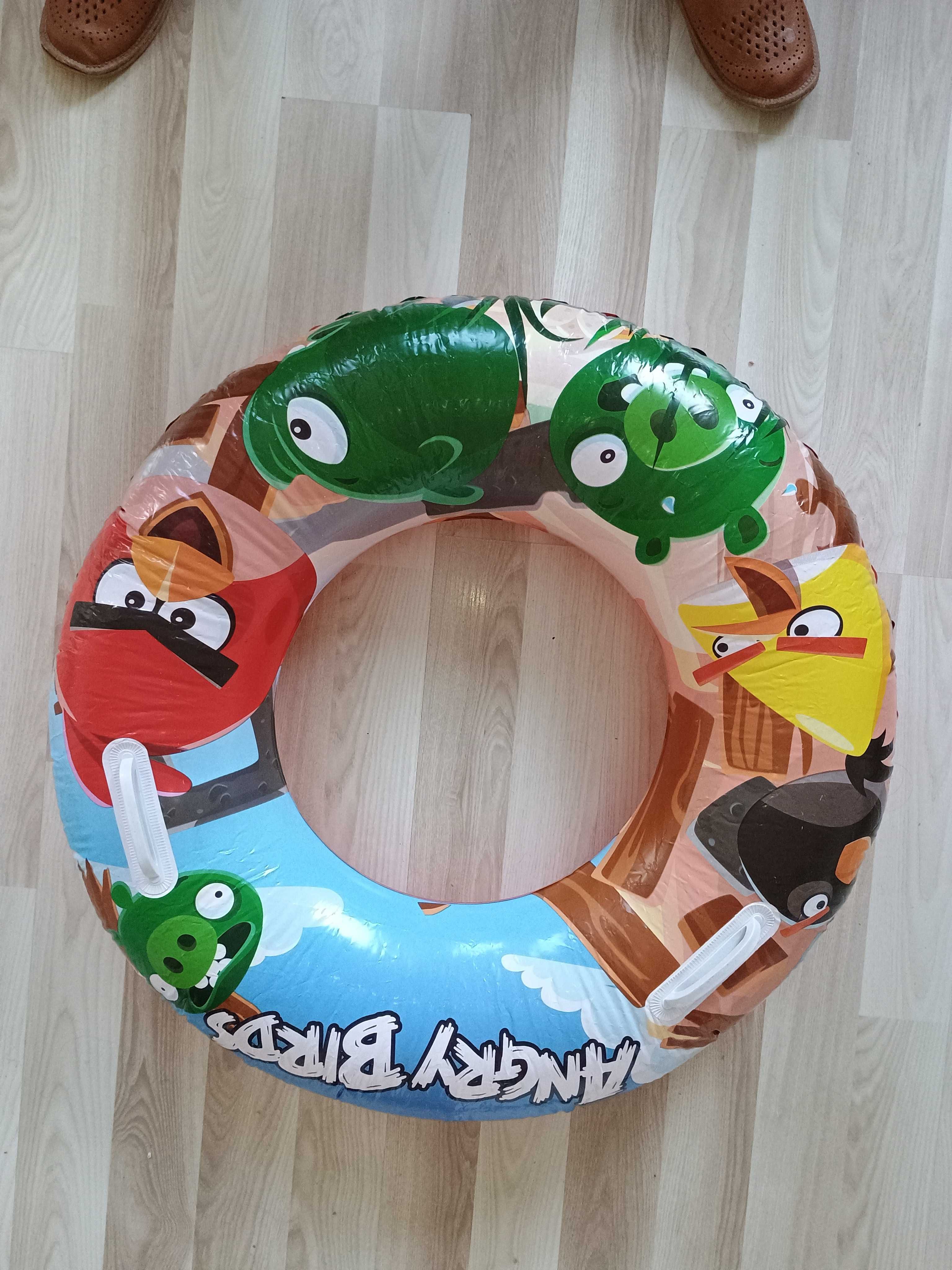 Trzy dmuchane zabawki do wody