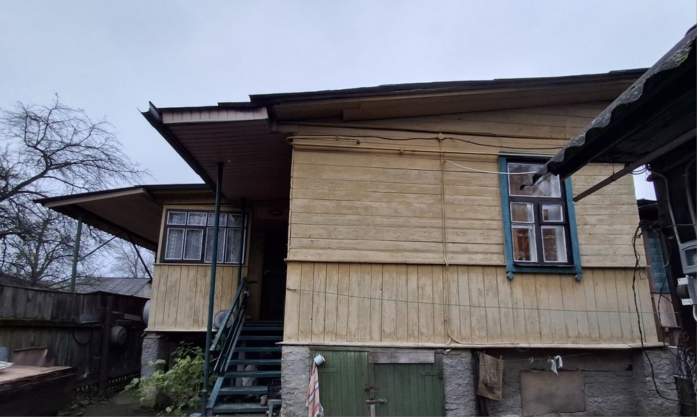 Продаж частини будинку з окремим входом.