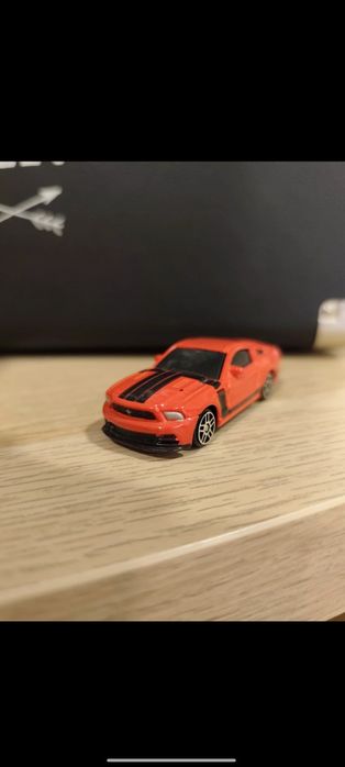Ford Mustang 1/64