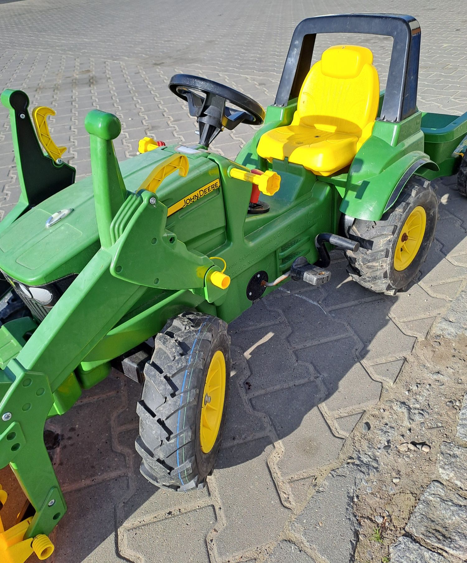 Traktorek John deere traktor na pedały pompowane koła z przyczepką