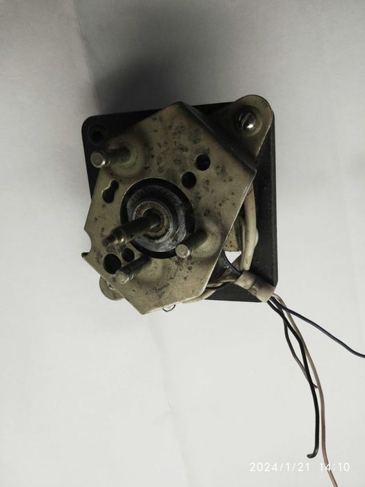 Электродвигатель проигрывателя ЭДГ-4с-4