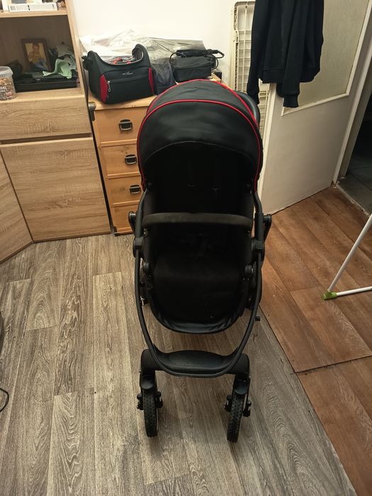 Wózek spacerowy dla dziecka pilnie