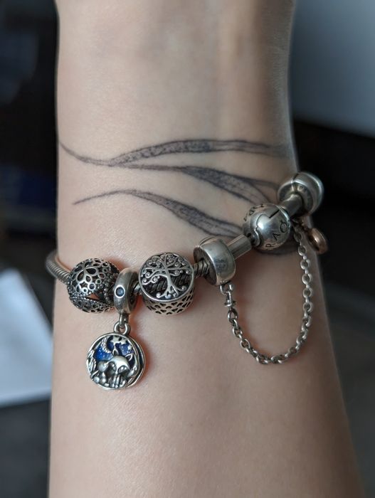 Пандора з шармами