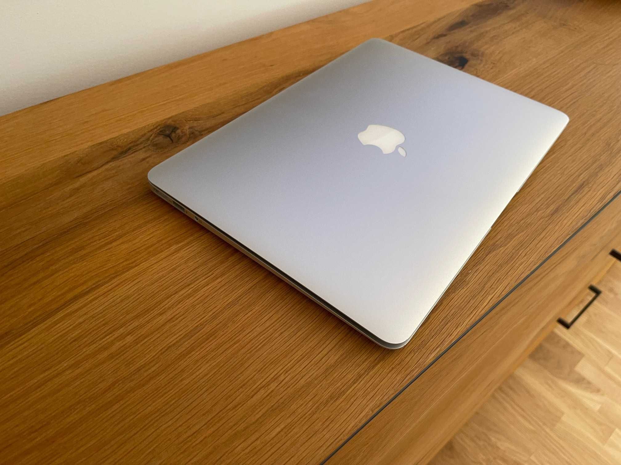 MacBook Air i5 w super stanie