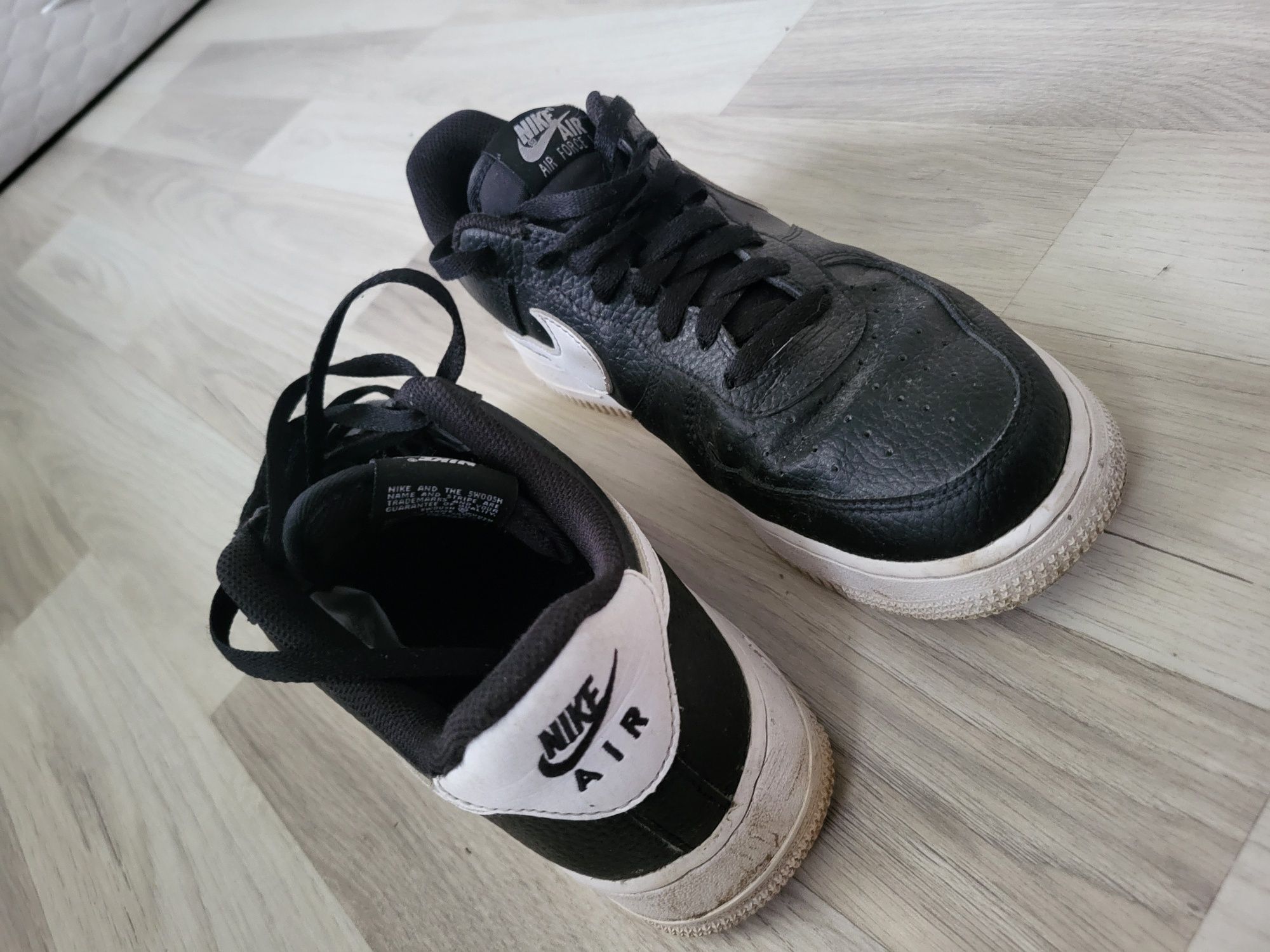 Jak NOWE Czarne Buty Nike ( Rozmiar 41 )