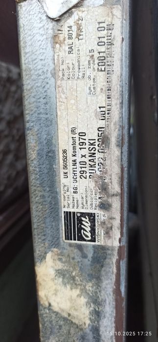 Brama garażowa uchylna z drzwiami Wiśniowski