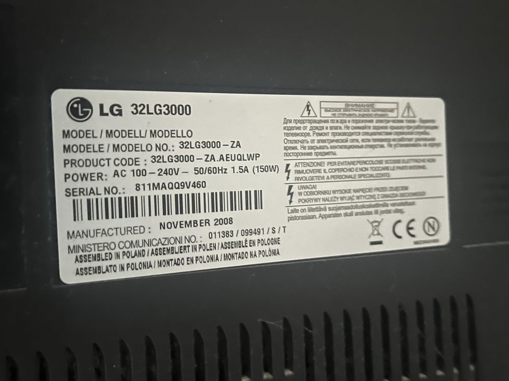 Czarny Telewizor LG z pilotem.