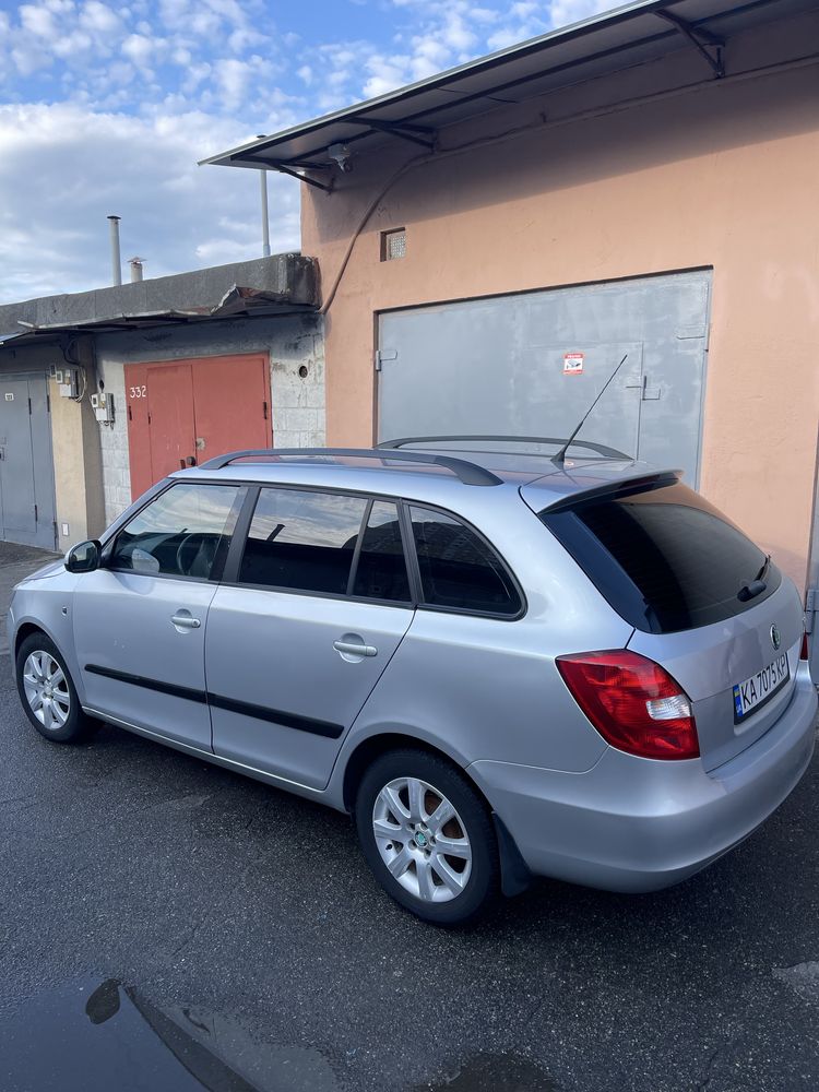 Skoda fabia 2 1.6 tdi 2011 року