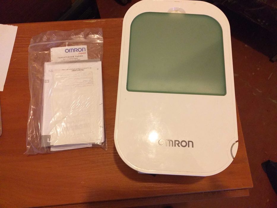 новый ингалятор   OMRON с насадками