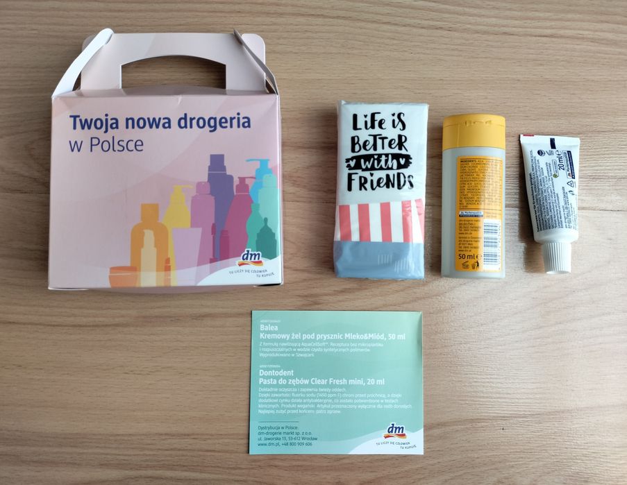 Zestaw podróżny - żel pod prysznic 50ml, pasta do zębów 20ml, chustecz