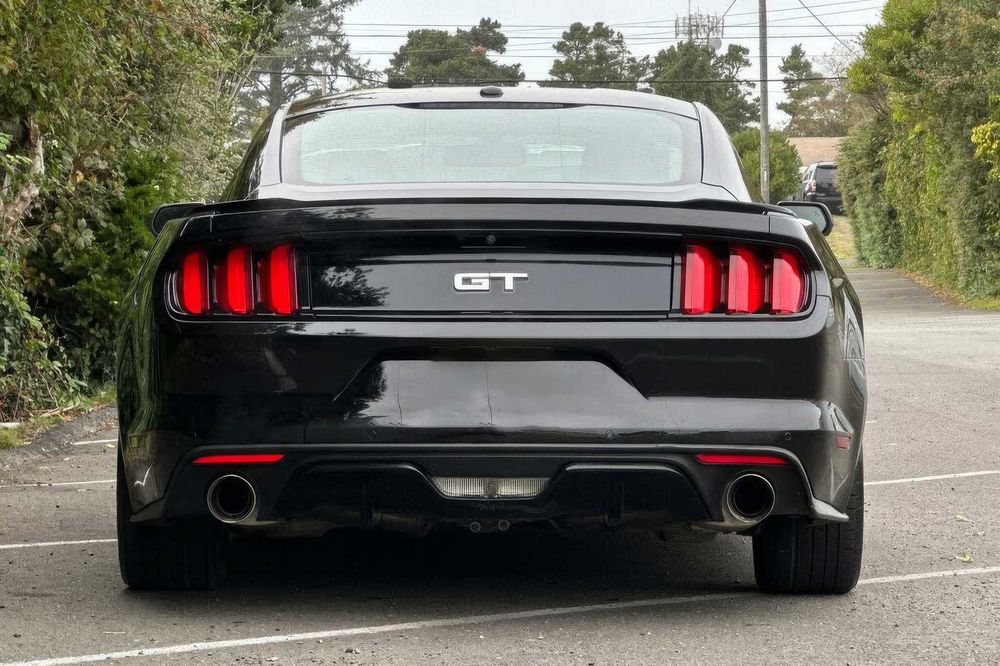 Ford Mustang GT Premium Coupe      2015