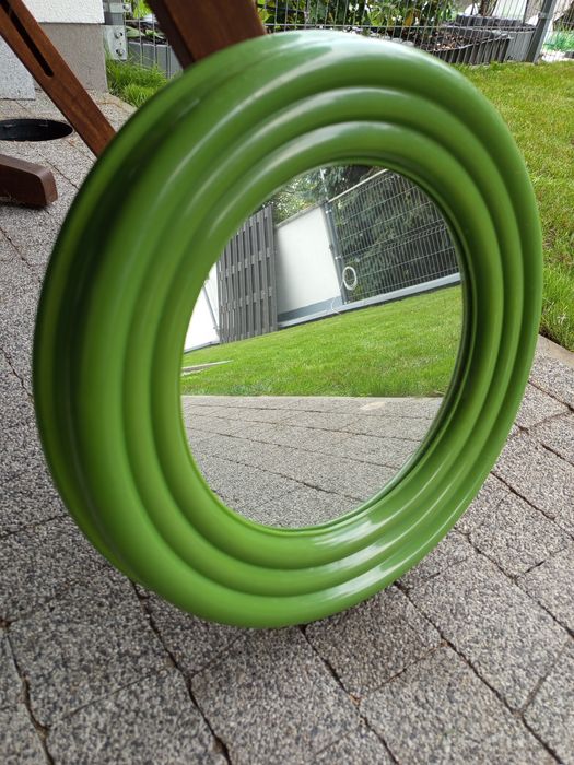 Plastikowe okrągłe lustro ścienne w tylu space vintage