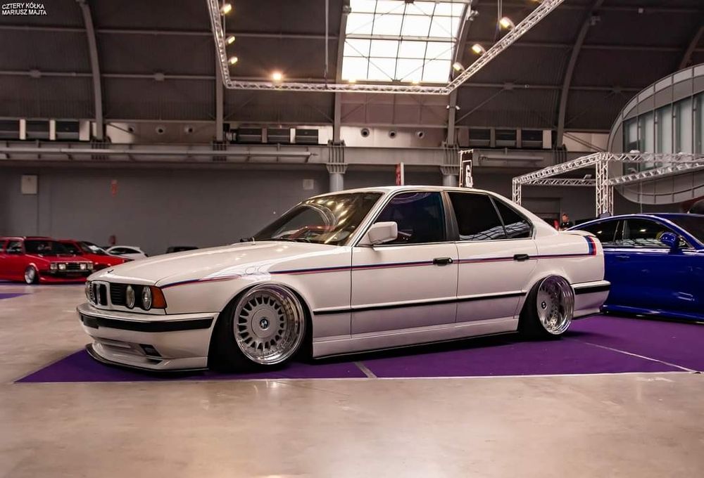 Auto do ślubu wynajem BMW E34 530i V8 Manual