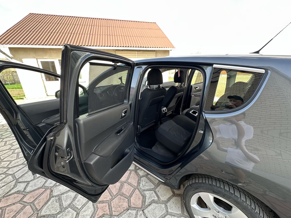 Продам  сімейне авто