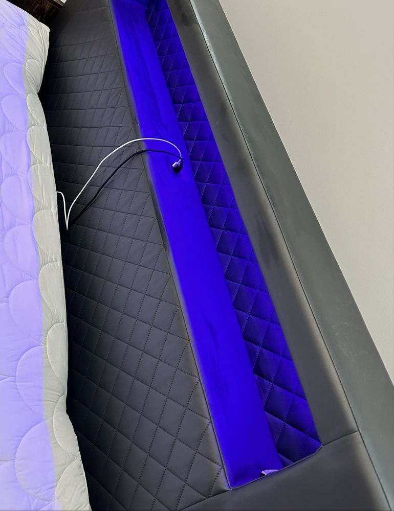 Łóżko tapicerowane 160x200 LED