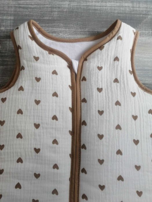 MUŚLINOWY Śpiworek z nogawkami wywijane skarpety 2,5 tog w Serduszka