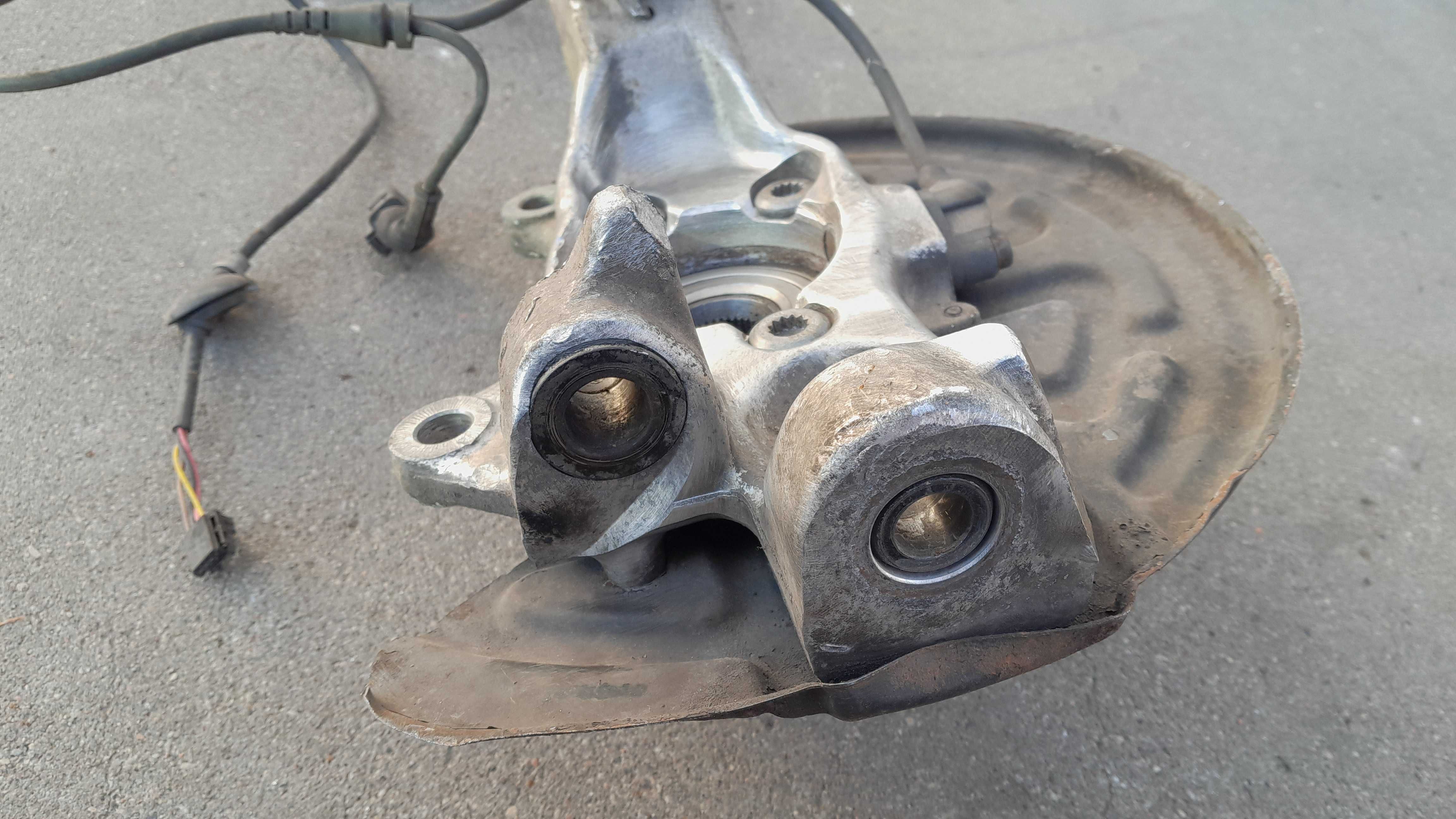 Zwrotnica aluminiowa LEWA przód przednia kompletna AUDI A6 C5 LIFT