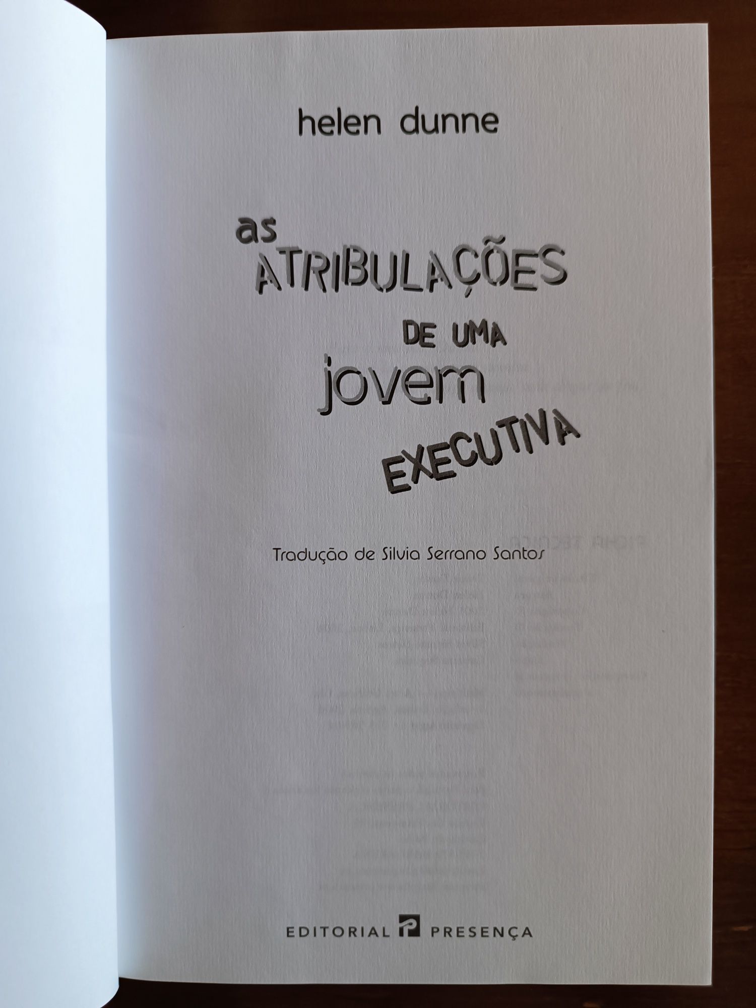 Livro "As atribulações de uma jovem executiva" - Helen Dunne